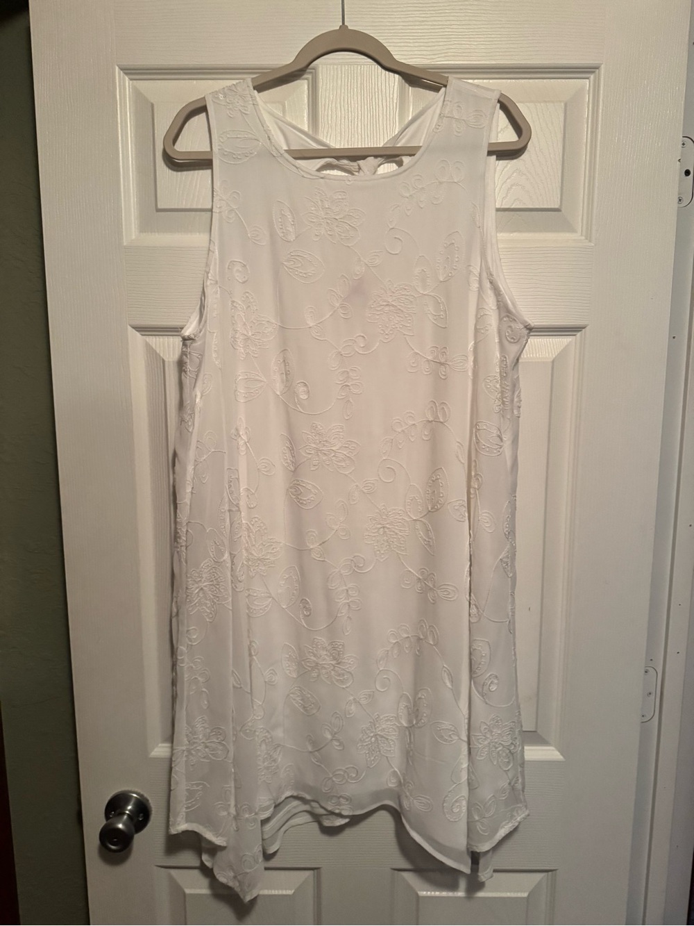 NWOT Elle Sz XXL White Embroidered Sleeveless Shift Dress w/ tie back